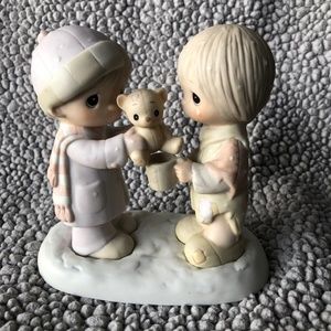 Precious moments Christmas time is for sharing